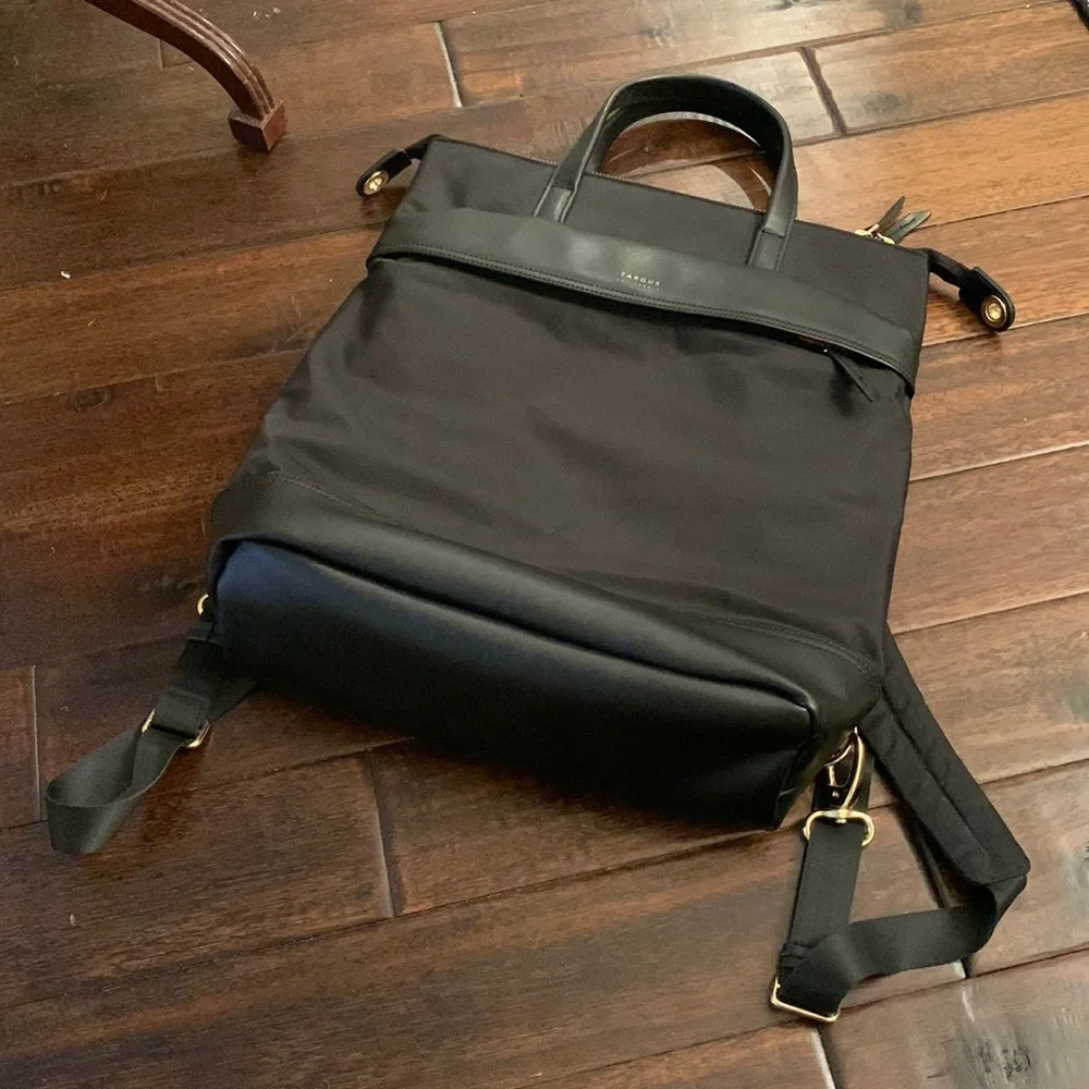 TARGUS California Computer Backpack in Black EUC